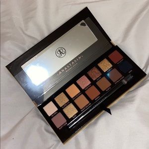 Soft Glam Anastasia palette